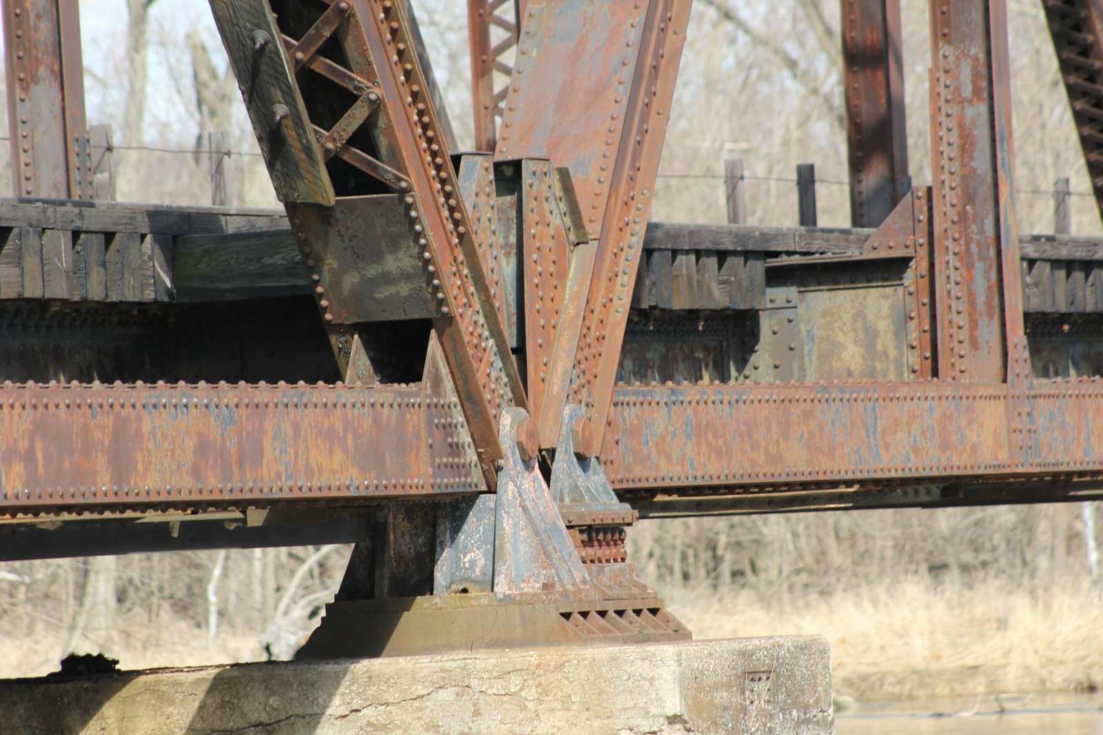 Lower angle connection